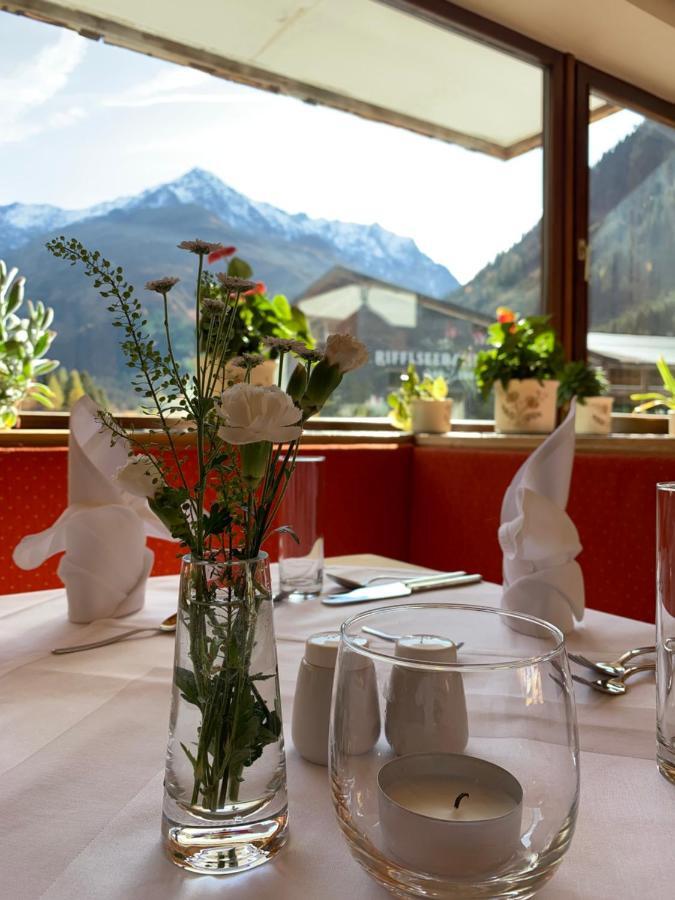 Hotel Zirbenhof 皮茨河谷圣莱昂哈德 外观 照片